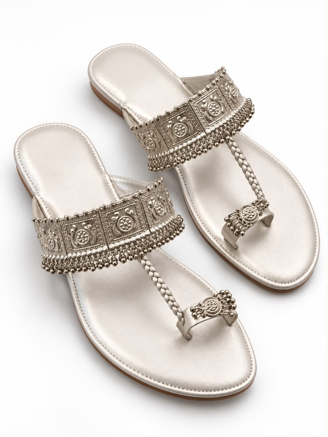 Elegant Embroidered Traditional Jutti-Style Flat Sandals for Women