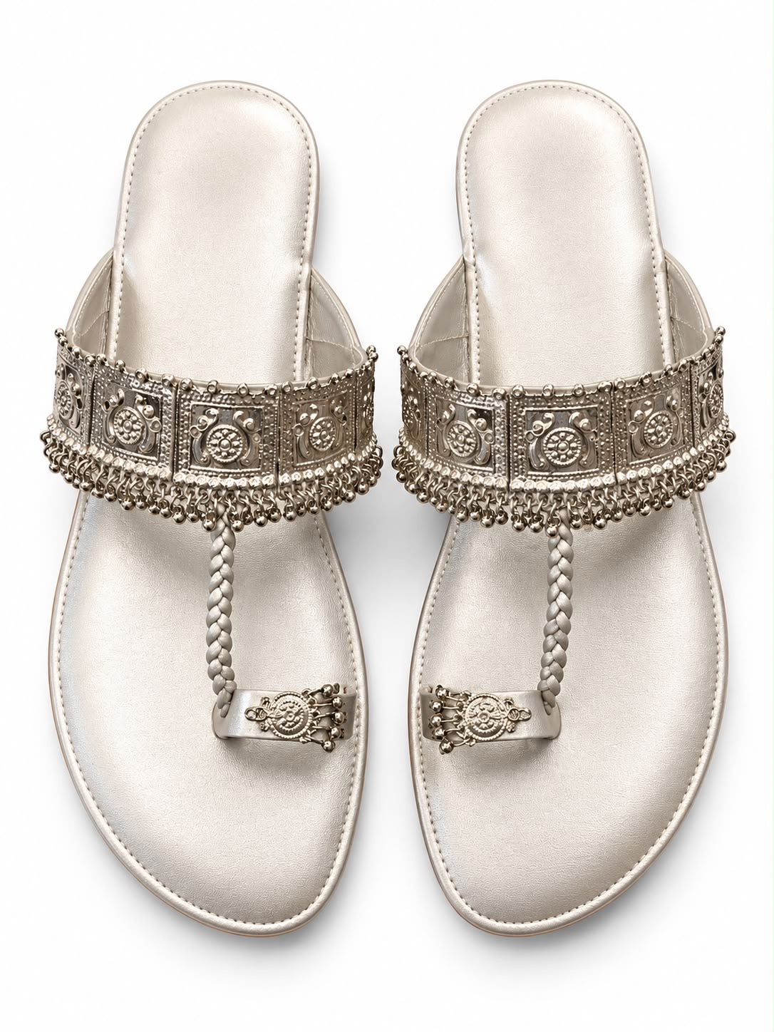 Elegant Embroidered Traditional Jutti-Style Flat Sandals for Women