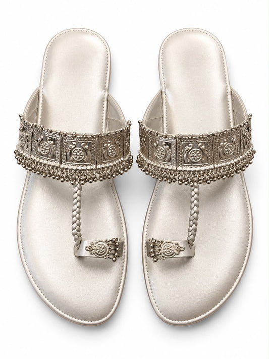 Elegant Embroidered Traditional Jutti-Style Flat Sandals for Women